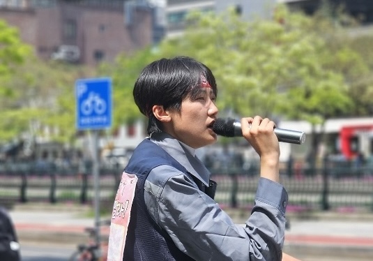 이재명에 투표했던 '말벌 시민'의 변화..."하청 노동자 말 들으러 온 유일한 후보, 권영국 지지해"